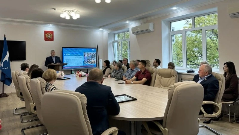 В Смирныховском районе обсудили будущее с депутатом Госдумы Георгием Карловым