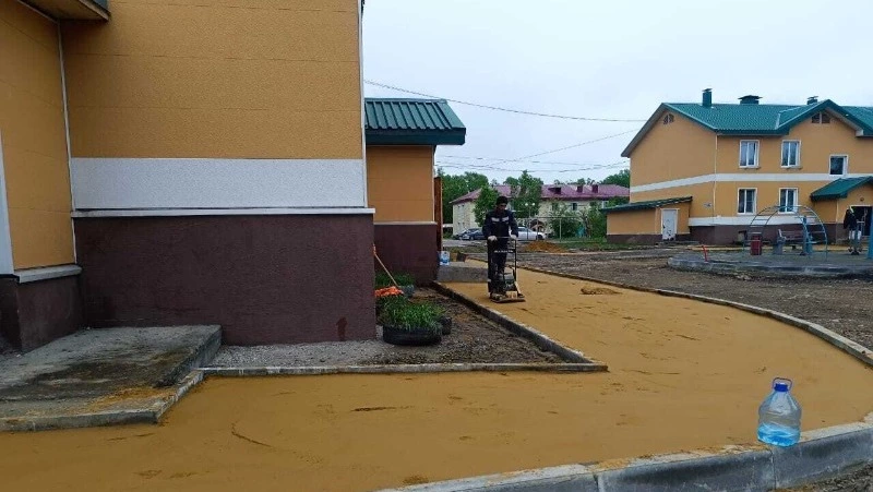 Обновление дворовой территории по ул. 8 Марта продолжается 