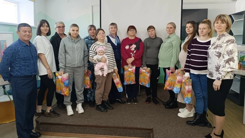 В Смирных будущих мам познакомили с мерами поддержки и программой «Счастливое материнство»