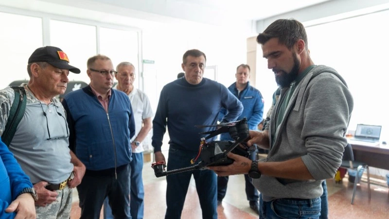 Глава региона посетил цех сборки беспилотников 