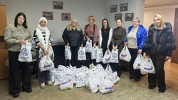 В Смирных волонтеры «Единой России» оказали помощь в акции по раздаче наваги