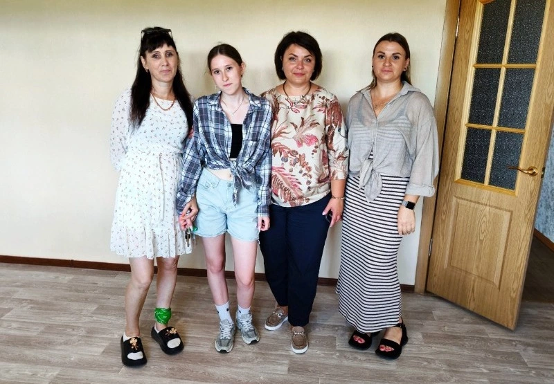 Новый дом, новые надежды: в Смирных сироте вручили ключи от квартиры