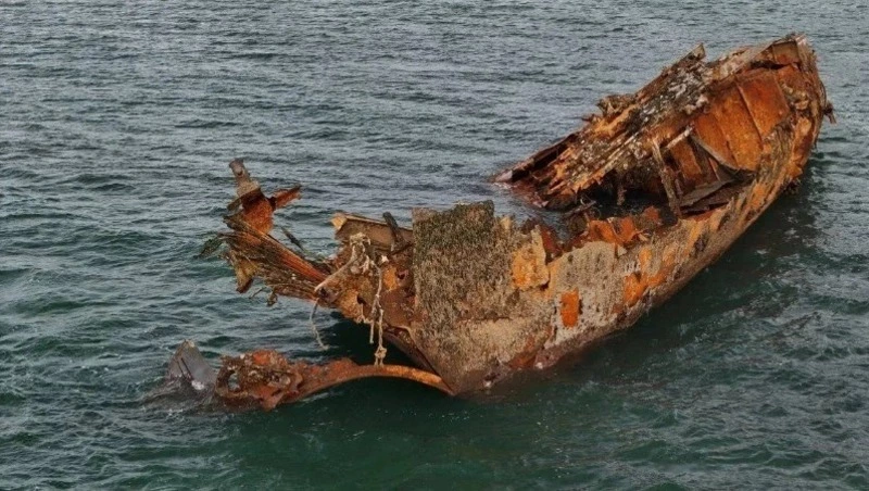 Акваторию у села Стародубское освободят от затонувших судов до конца года