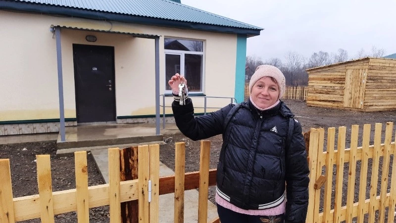 В Смирныховском районе 9 семей получили ключи от новых квартир по программе переселения из аварийного жилого фонда