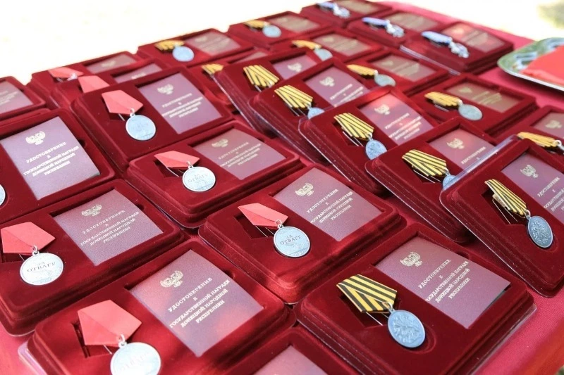 Валерий Лимаренко вручил государственные награды с военнослужащим на Донбассе