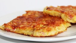 Нежные куриные оладьи с сыром: простой и сытный рецепт