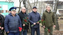 Валерий Лимаренко принял участие в церемонии возложения цветов к памятнику