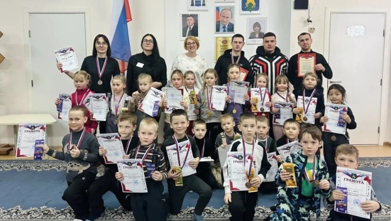 Хоккей с мячом на валенках среди малышей Смирныховского округа!