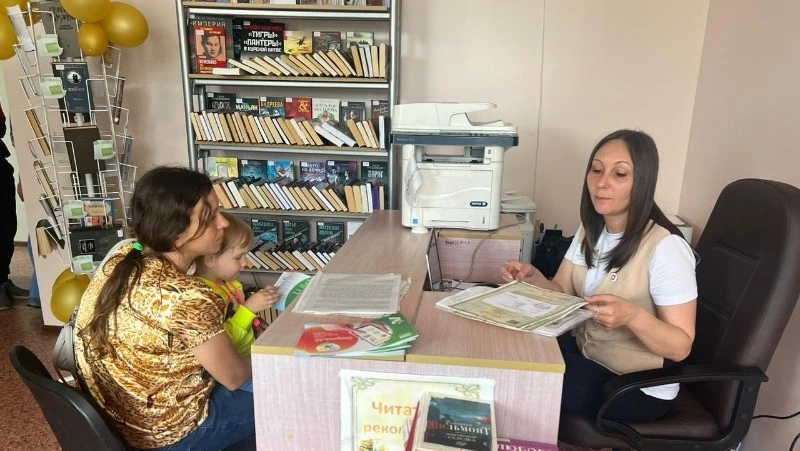 «Мобильный МФЦ» продолжает оказывать государственные услуги в селах Смирныховского района