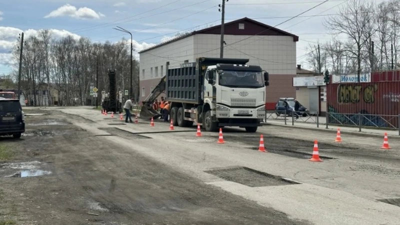 В Смирныховском районе начинается ямочный ремонт автомобильных дорог🛣️
