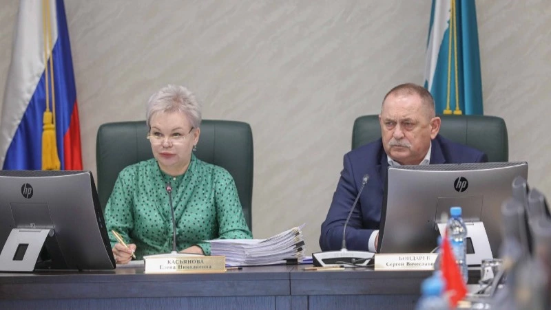 Депутаты заслушали информацию о подготовке к летнему отдыху сахалинских школьников