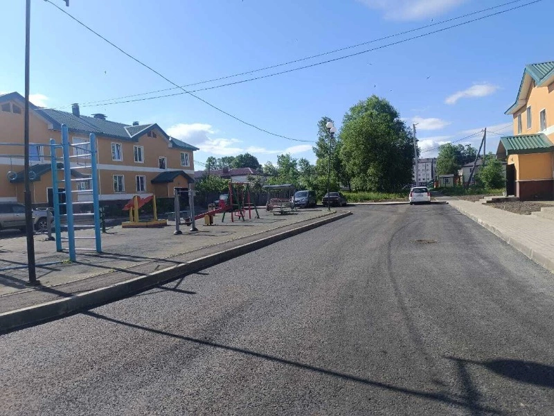 Завершающий этап капитального ремонта дворой территории по улице 8 Марта