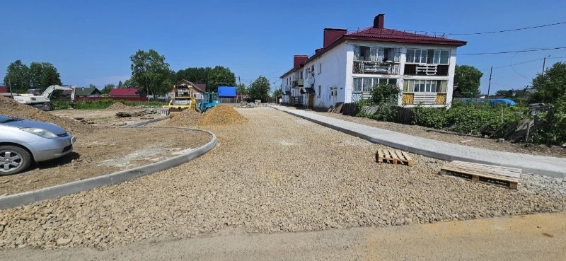 Дворовые территории района преображаются