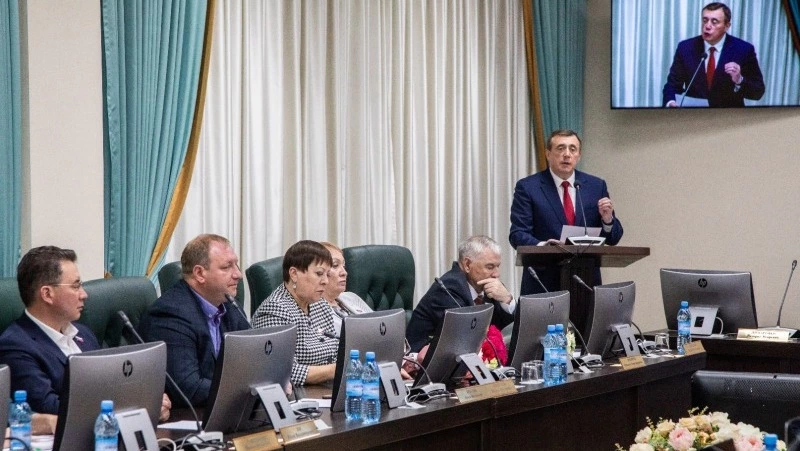 Валерий Лимаренко выступил в Сахалинской областной Думе с отчётом за 2022 год